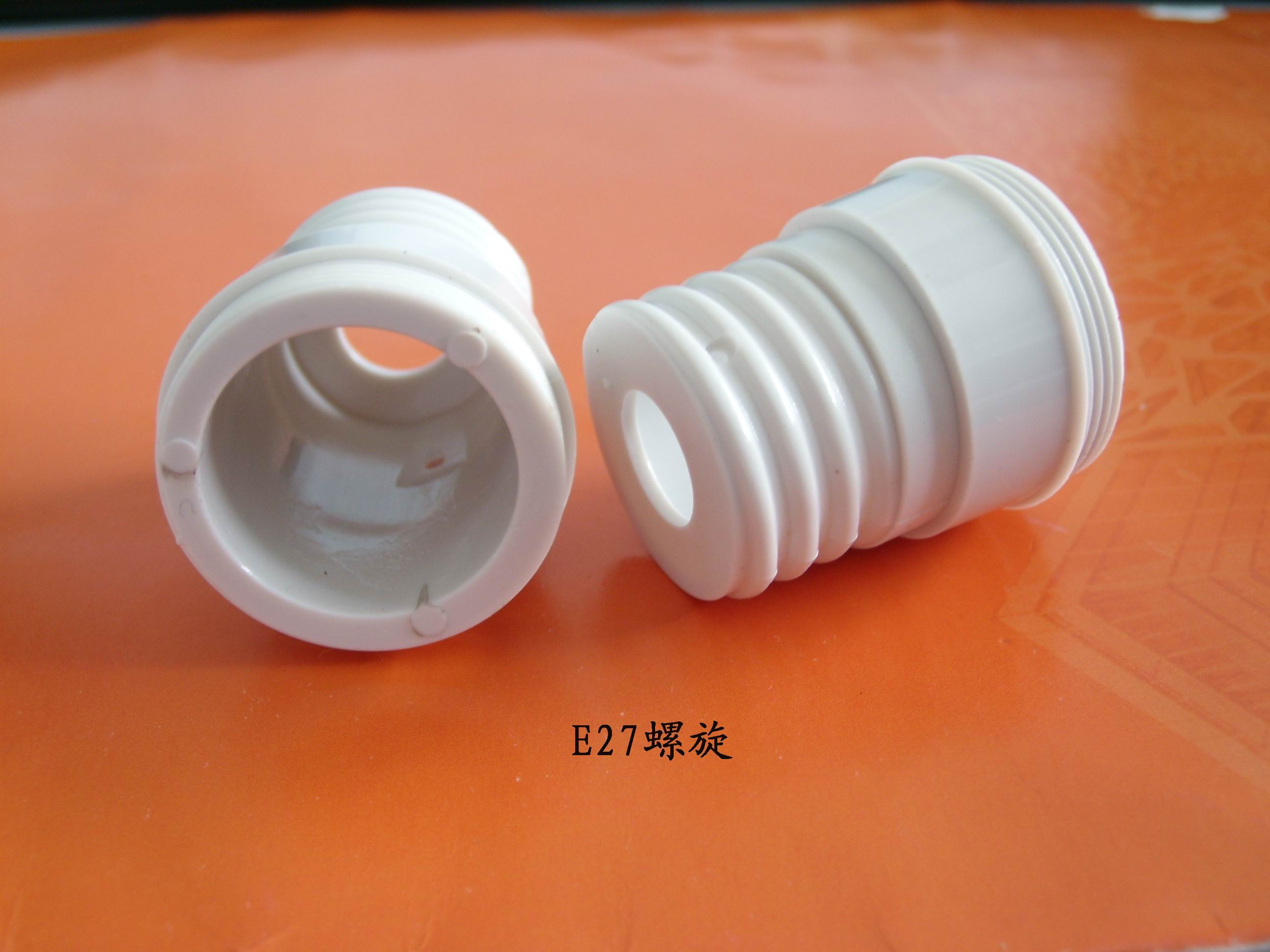 易游(中国)供应塑胶支架，灯头