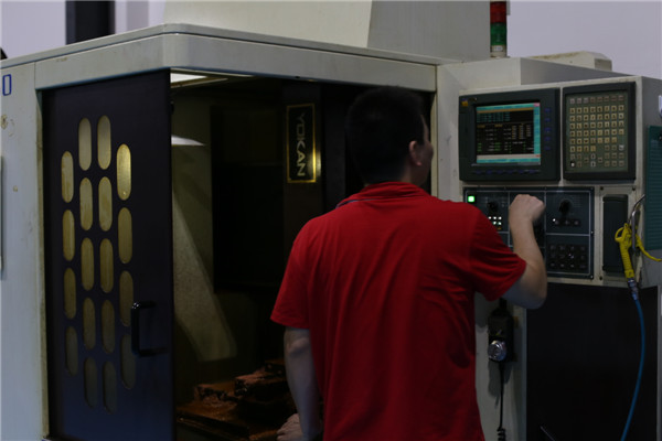易游(中国)塑胶 模具
