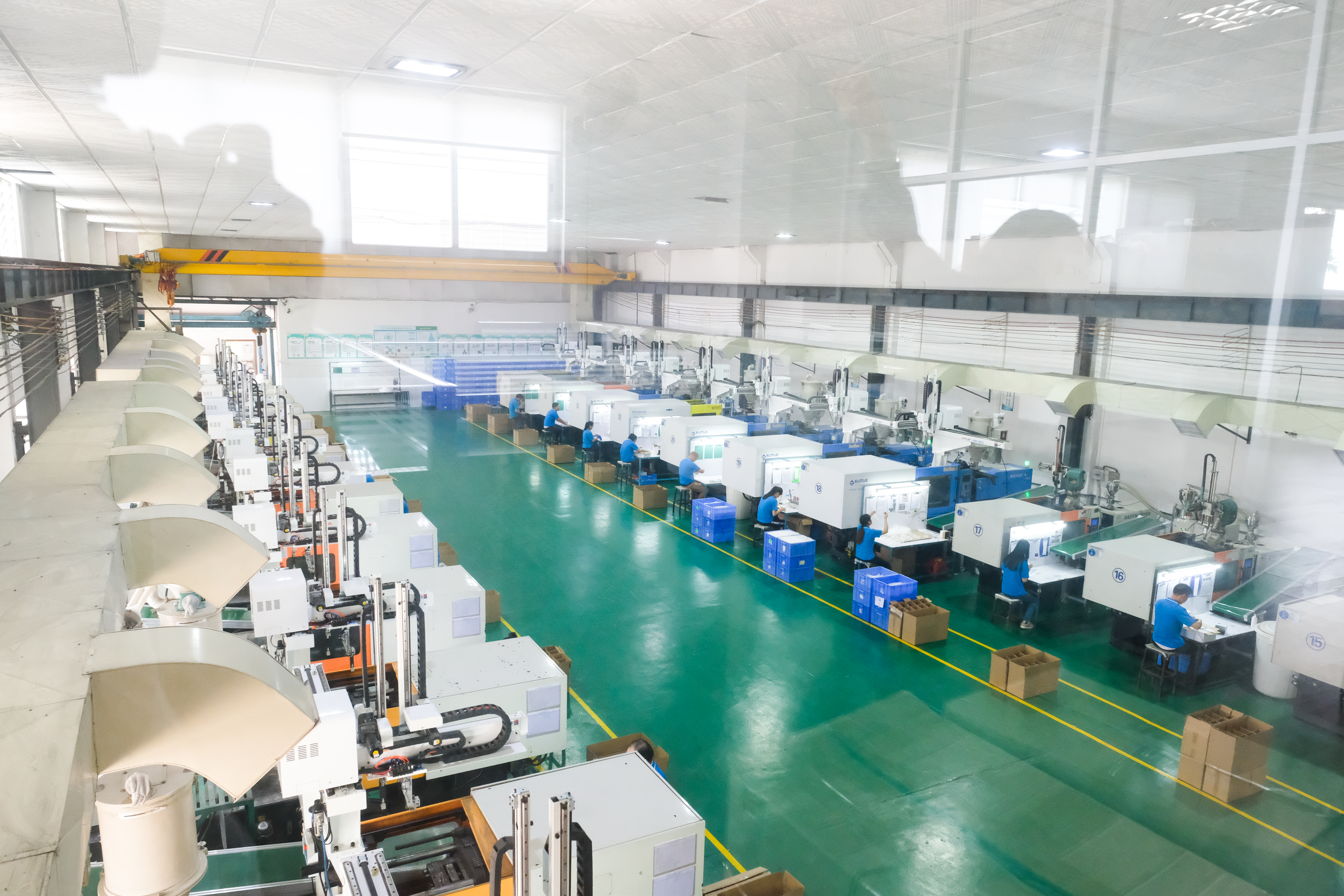 易游(中国)模具兆能注塑模具车间注塑机台展示 易游(中国)模具兆能注塑模具车间注塑机台展示