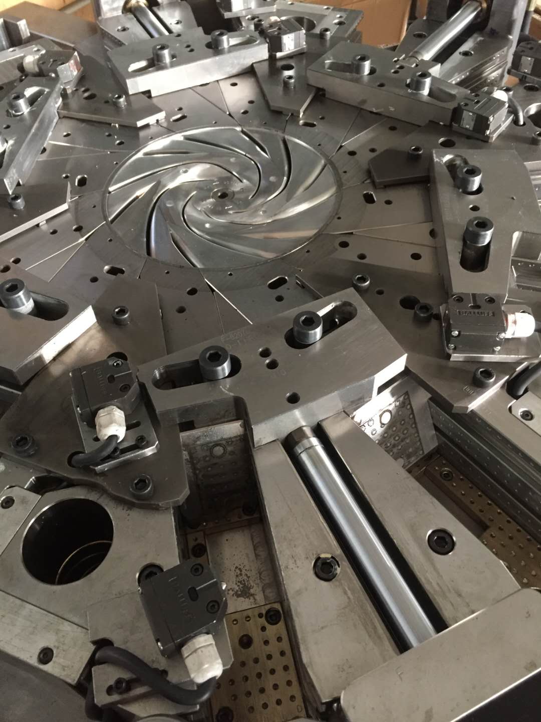 易游(中国)易游网官网制造注塑模具加工一体